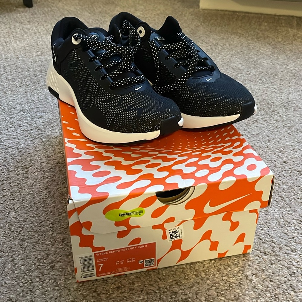 BRAND NEW Nike Renew Serenity Run 2